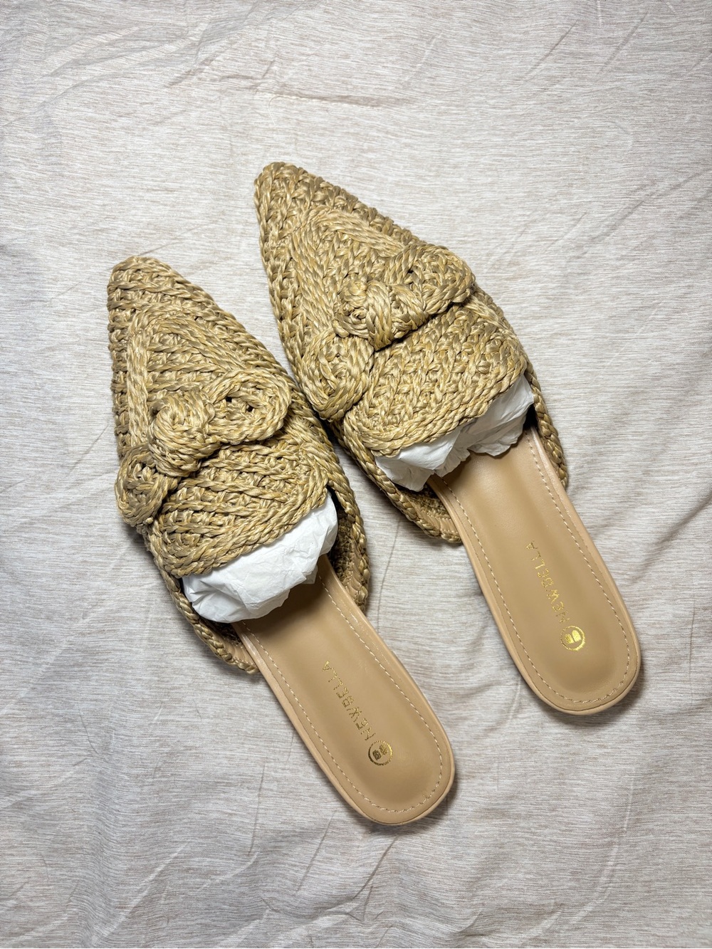 NWT NEWBELLA Woven Raffia Pointed Toe Mules Camel Tan Straw Slip On Flats 8.5